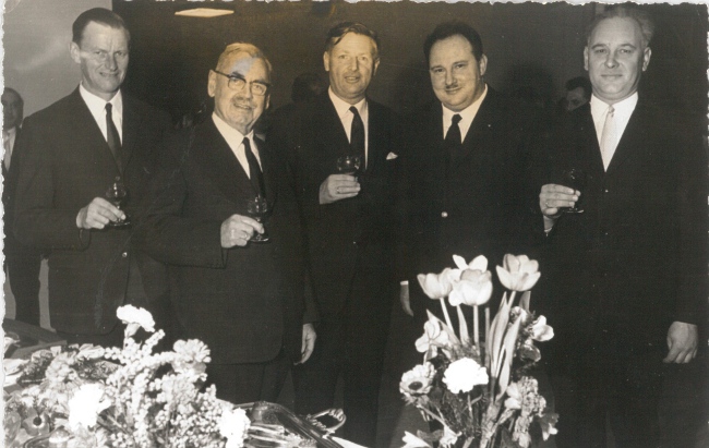 Der damalige Lochauer Bürgermeister Michael Mangold (2. von links) mit Bgm. Josef Degasper (Eichenberg), Bgm. Dr. Karl Tizian (Bregenz), Gemeinderat Josef Rupp (Lochau) und Bgm. Severin Sigg (Hörbranz) bei der Verleihung der Ehrenbürgerschaft am 11. März 1967. (Foto: Repro OGS Lochau)