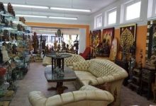 Möbel und Kunstgalerie