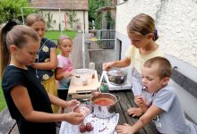 Leiblachtaler Ferienprogramm: „Brötchen backen“ bei Melitta Sohm in Lochau
