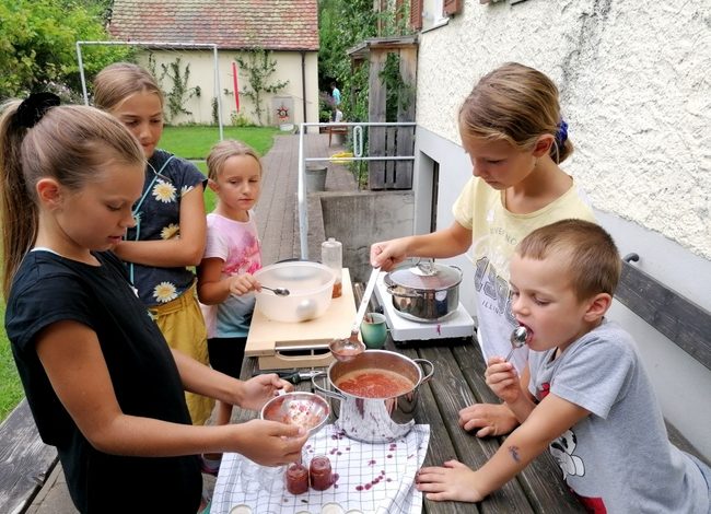 Leiblachtaler Ferienprogramm: „Brötchen backen“ bei Melitta Sohm in Lochau