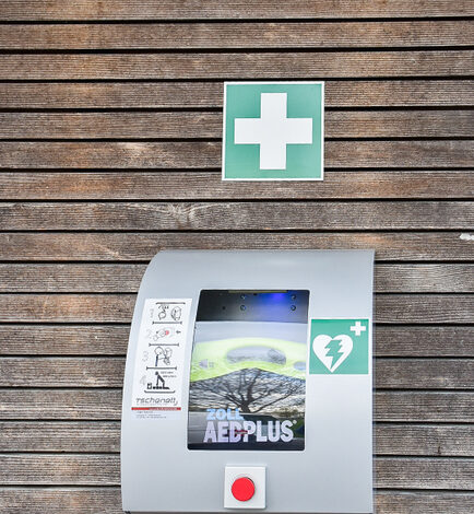 Leben retten – Zwei weitere Defibrillatoren in Lochau