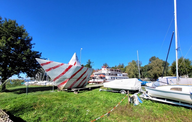 Ein neuer Platz in Lochau für das „Papierboot“ aus der Madame Butterfly-Kulisse