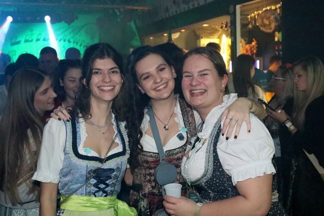 Dirndl und Lederhosnparty 2024