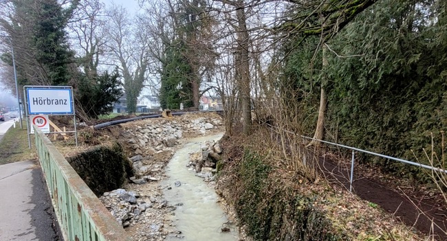 Einbau Versteckte Ufersicherung beim Hochwasserschutzprojekt Ruggbach