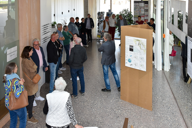 Europan-Ausstellungseröffnung lockte zahlreiche Interessierte ins Lochauer Gemeindeamt
