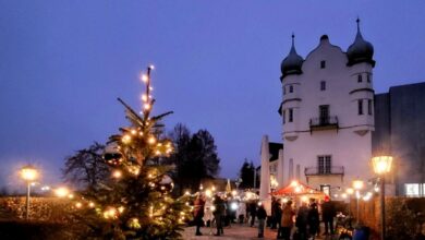 Stimmungsvoller Weihnachtsmarkt rund um Schloss Hofen in Lochau