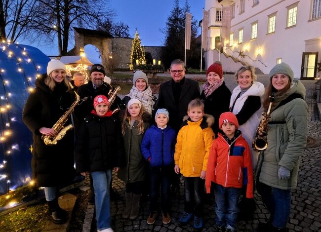 Weihnachtsmarkt im stimmungsvollen Ambiente von Schloss Hofen