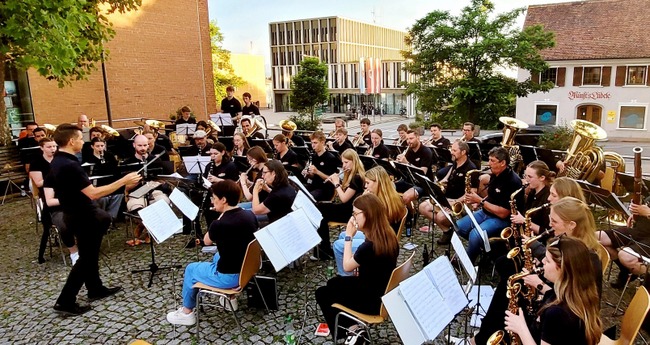 Einladung zum „Sommerkonzert“ mit dem MV Lochau auf dem Pfarrplatz