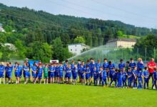 SV typico Lochau präsentiert sich im neuen blau-weißen Vereinsdress
