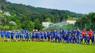 SV typico Lochau präsentiert sich im neuen blau-weißen Vereinsdress