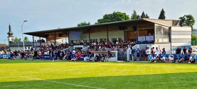 Meisterschaftsauftakt im Stadion Hoferfeld: SV typico Lochau gegen Ludesch