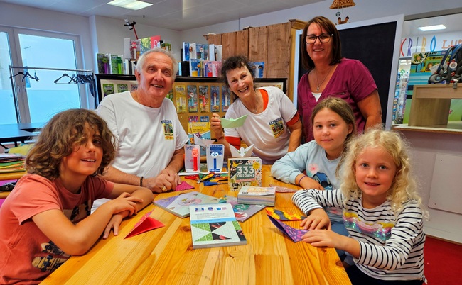 Origamibasteln als willkommenes Ferienprogramm im GWL in Bregenz