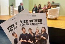 Heimatbühne Möggers mit turbulenter Komödie: „Vier Witwen für ein Halleluja“