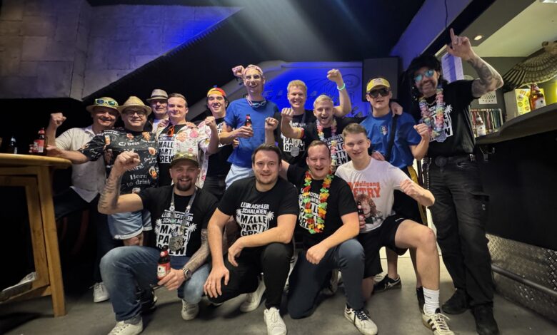 Schalmeienparty in der „Höll“