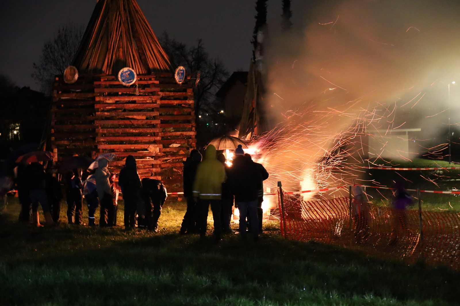 Hörbranzer Funkenbauer trotzten Regen und Matsch