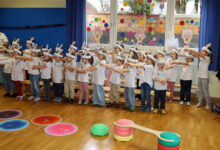 Leuchtende Augen in Hörbranz – Faschingsgilde zu Besuch in Kindergärten und Lebenshilfe