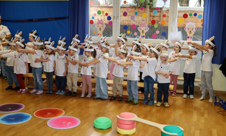 Leuchtende Augen in Hörbranz – Faschingsgilde zu Besuch in Kindergärten und Lebenshilfe