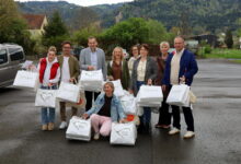 Bürgermeister Andreas Kresser aus Hörbranz, Bürgermeister Lukas Greussing aus Möggers und Bürgermeister Nico Flachsenberger aus Eichenberg unterstützten die ehrenamtlichen Frühaufsteher und Brötchenverteiler im Leiblachtal