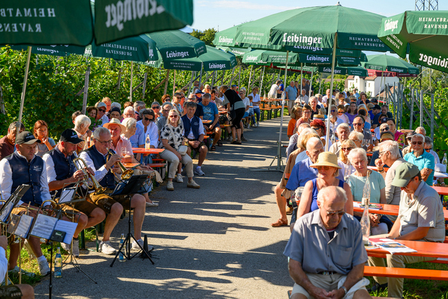 Das 5. Lochauer Weinfest lockte zahlreiche Besucher an den Weinberg