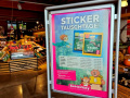 STICKERTAUSCHTAGE-im-SUTTERLUeTY-Kurt-mit-Kindern-Oktober-2025-4