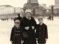 Seegfroerne-1963-Hansjoerg-Melitta-Wolfram-Baldauf-vor-dem-Lindauer-Hafen-BERICHT-Februar-2023